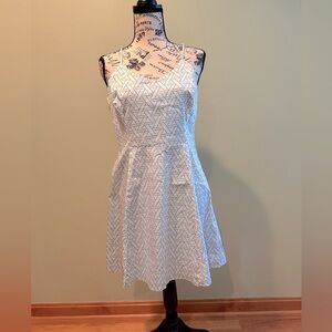 Banana Republic size 8P mint green geometric print dress